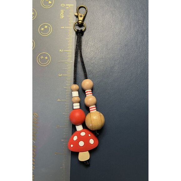 Red White Tan Beaded Mushroom Keychain Bag Purse Water Bottle Charm - Picture 3 of 5